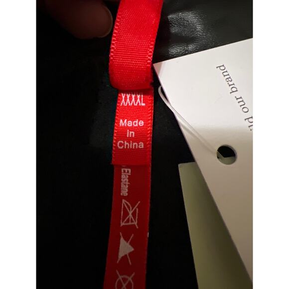 Women’s Plus Black High-Waisted Pull-On Faux Leather Pants NWT Size 4XL - Picture 6 of 7